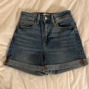 Women’s light blue skinny jean shorts H&M size 2